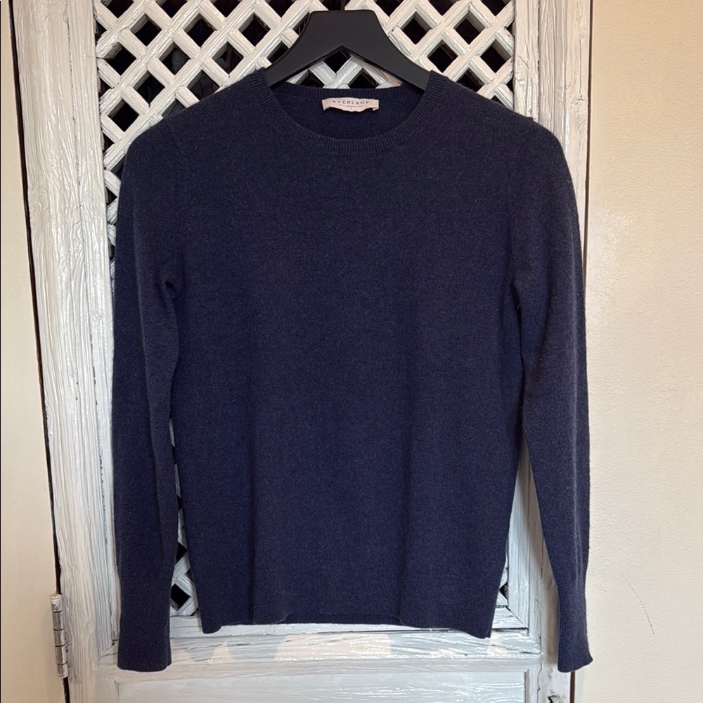 Everlane Classic Cashmere Crew in Dark Blue, small